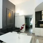 House - The Modern Flat