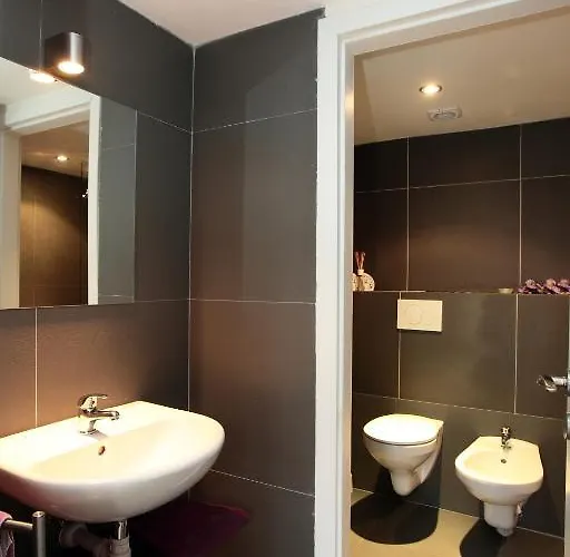 House - The Modern Flat *